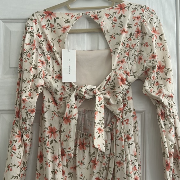 Floral long sleeve, short dress - Picture 3 of 3